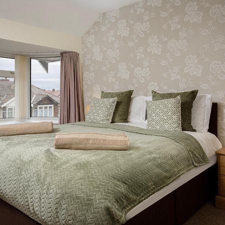 Arnside - Spacious 10-Bedroom Seaside Cottage Блэкпул Экстерьер фото