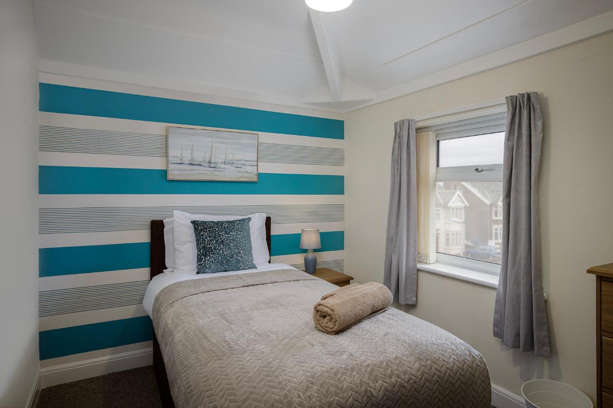 Arnside - Spacious 10-Bedroom Seaside Cottage Блэкпул Экстерьер фото