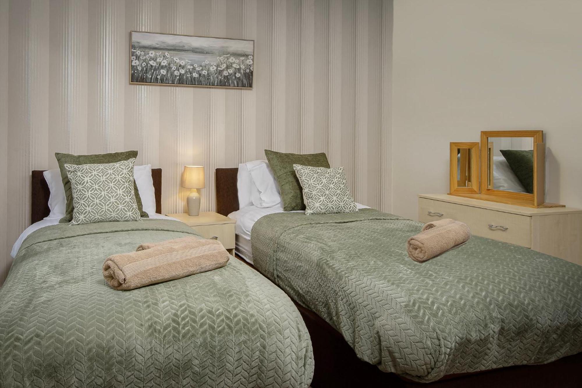 Arnside - Spacious 10-Bedroom Seaside Cottage Блэкпул Экстерьер фото