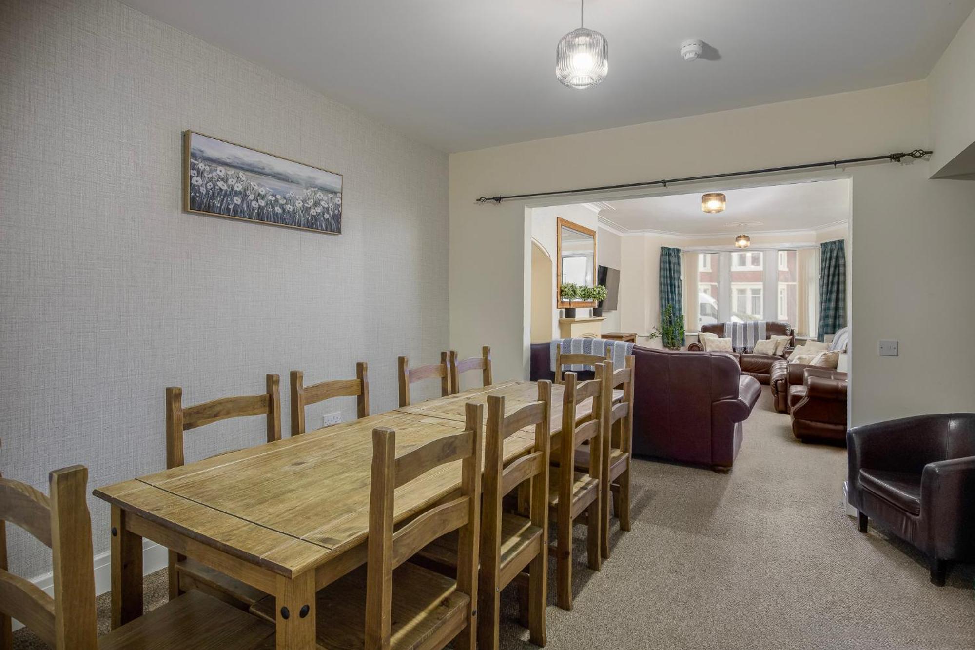 Arnside - Spacious 10-Bedroom Seaside Cottage Блэкпул Экстерьер фото