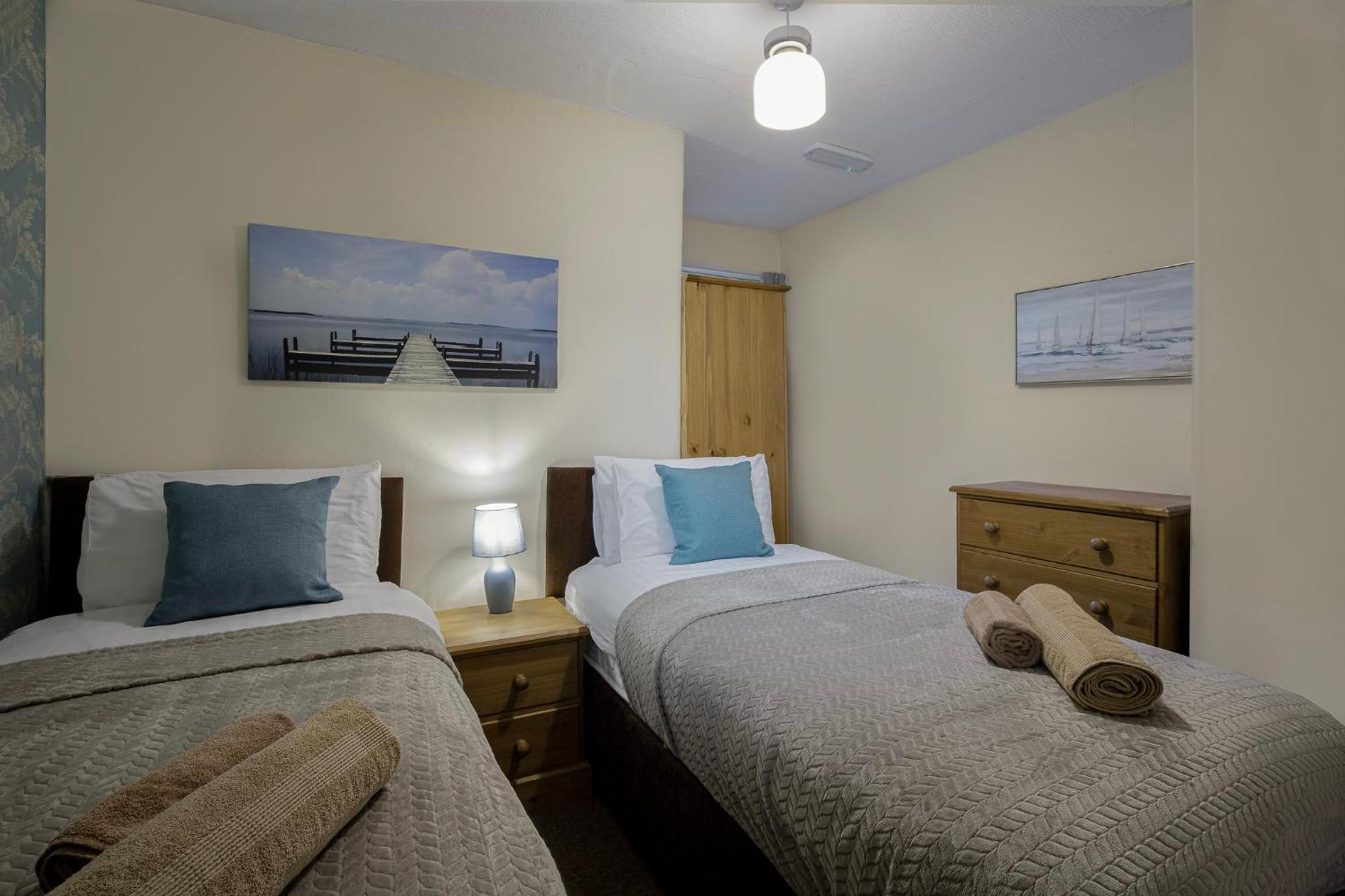 Arnside - Spacious 10-Bedroom Seaside Cottage Блэкпул Экстерьер фото
